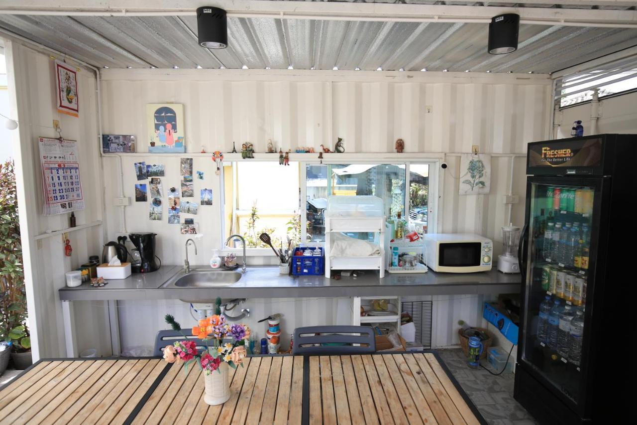 Day Off House Chiang Mai Near Walking Street Appartement Buitenkant foto