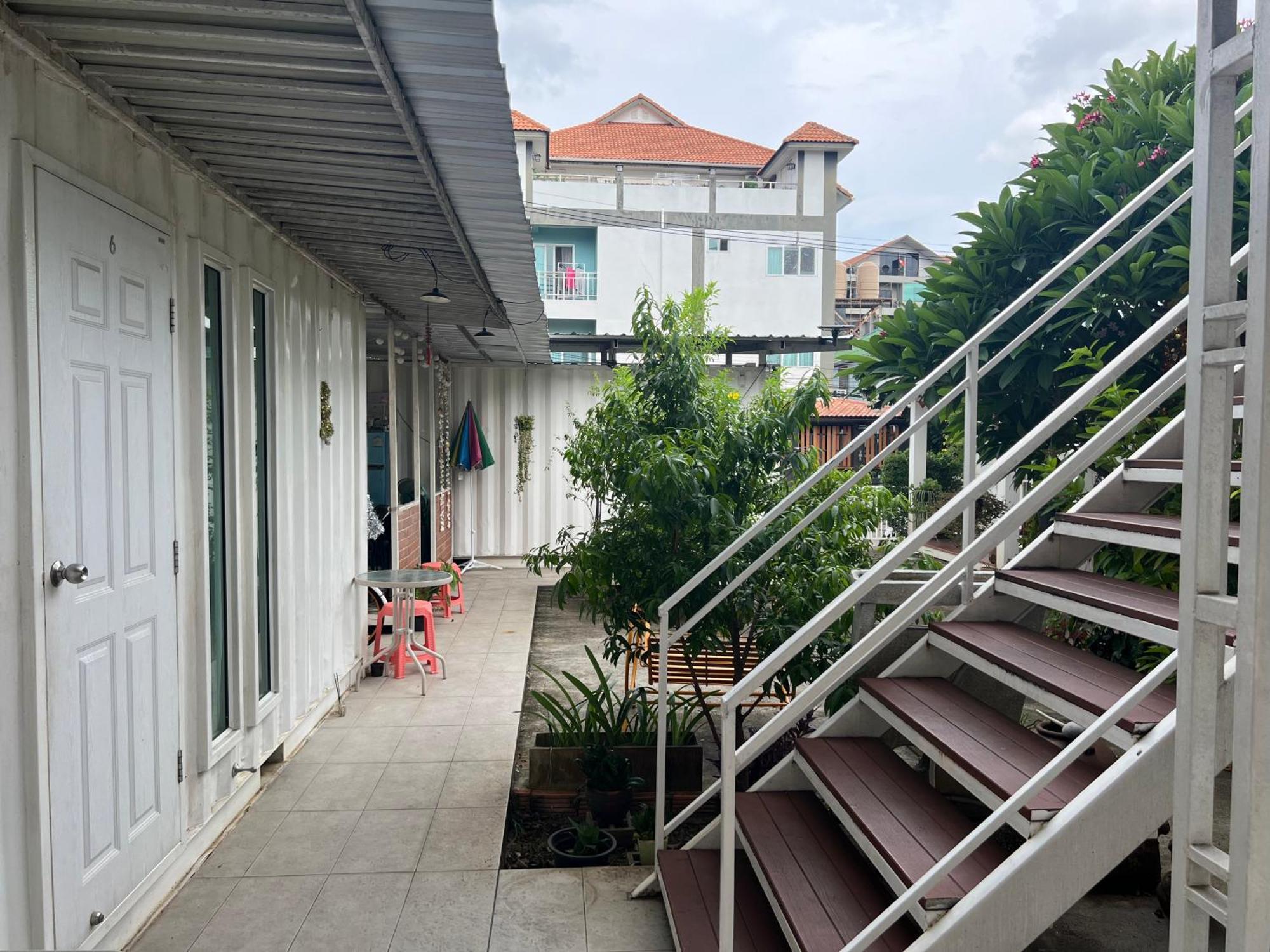 Day Off House Chiang Mai Near Walking Street Appartement Buitenkant foto